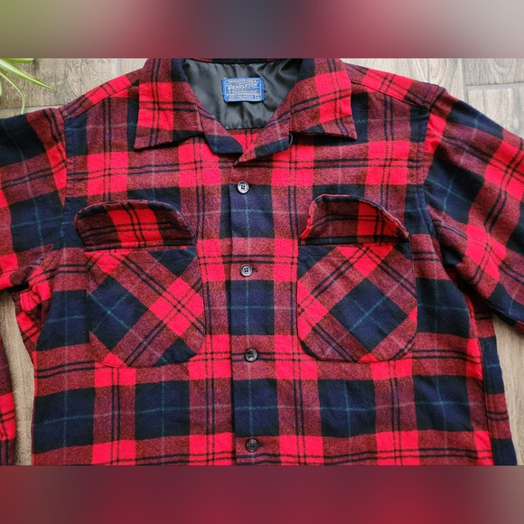 Pendleton 100% wool red and black long sleeve flannel top with pockets - Picture 4 of 11